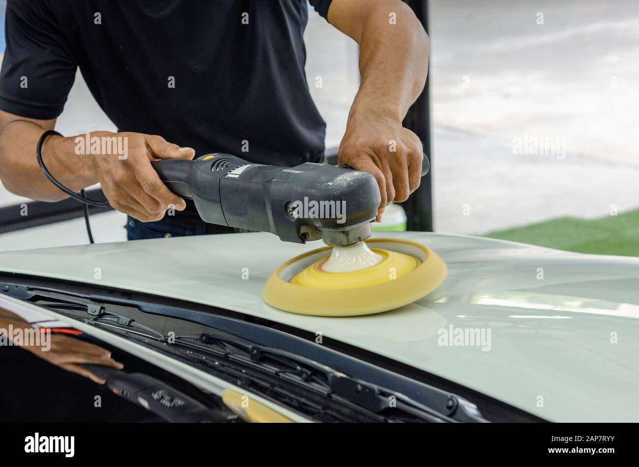 Man hands holding the work tool polish the car.Buffing and polishing