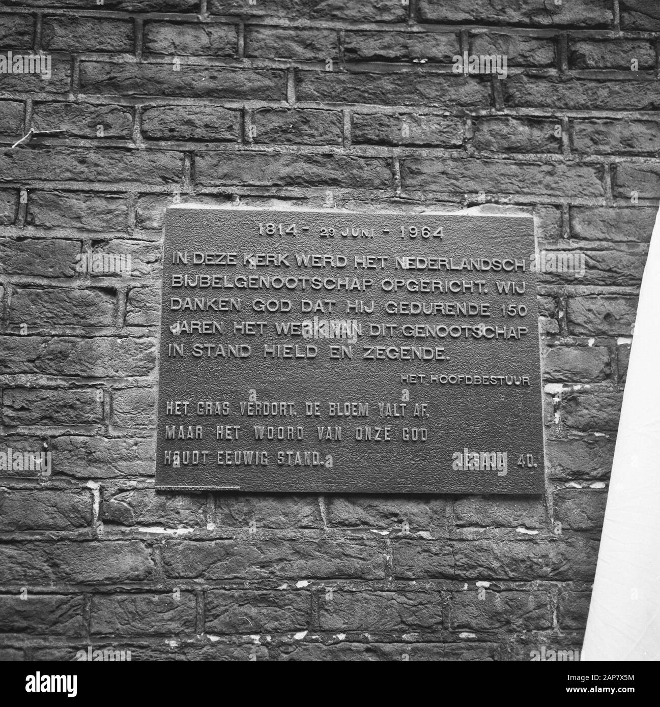 Archbishop of York (England) plaque unveiled on Beguinage, the plaque Date: June 22, 1964 Keywords: commemorative plates, revelations Institutional name: Begijnhof Stock Photo