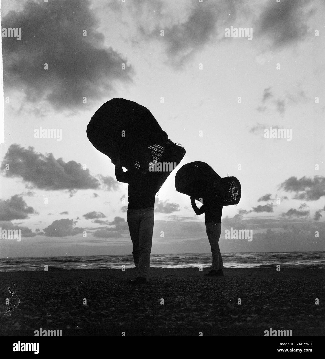 Swimming season is coming to an end, beach chairs are brought away Date September 18, 1964