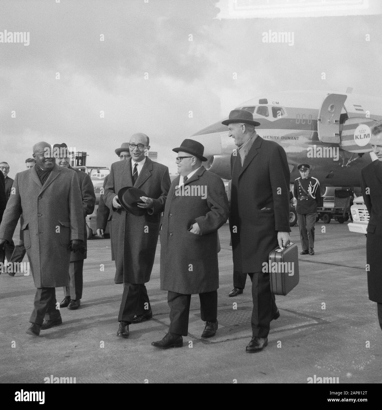 Arrival of mr. De Vries, the newly appointed governor of Suriname at Schiphol Airport. He will be sworn in in the Netherlands. Reception on the platform Date: 15 February 1965 Location: Noord-Holland, Schiphol Keywords: arrivals, governors, overseas territories, airports Stock Photo
