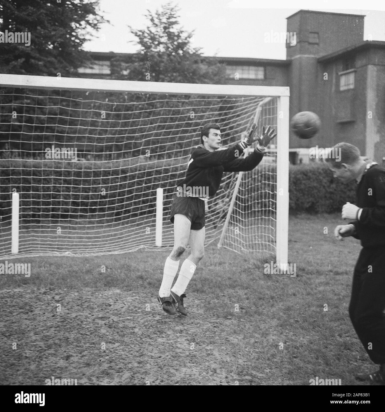 Ajax vs PSV 2-0, goalkeeper Strich in action Date: September 5, 1965 Keywords: goalkeepers, sport, football Stock Photo