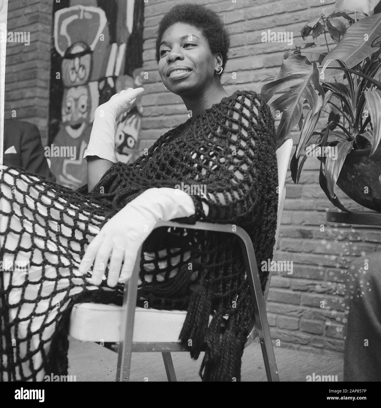 The American singer Nina Simone who will appear on television at Christmas Date: 14 December 1965 Keywords: singers Person name: Simone, Nina Stock Photo
