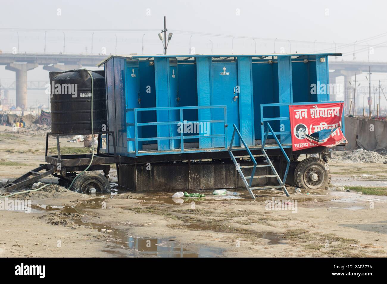 A portable bathroom wagon, stuck in the sand. At the Kumbh Mela Hindu pilgrimage festival in Allahabad, Uttar Pradesh, India. Stock Photo