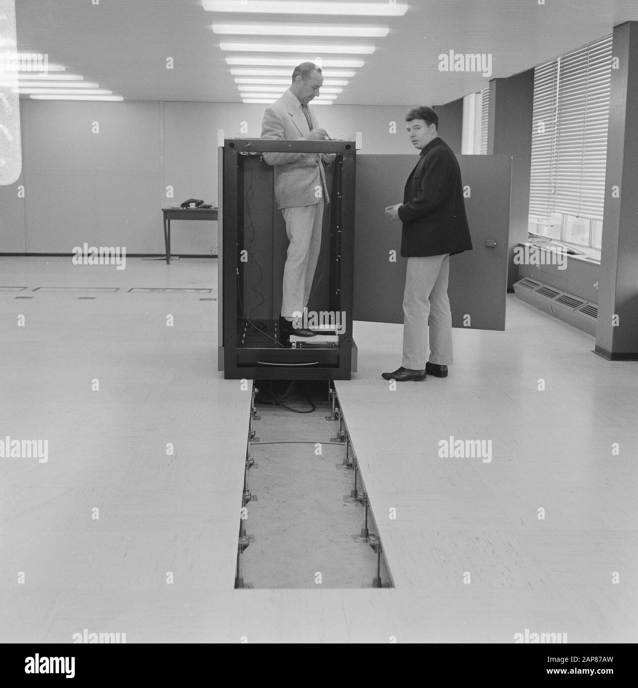 Transport and transfer of goods Description: business premises Date: 29 August 1966 Keywords: business premises Stock Photo