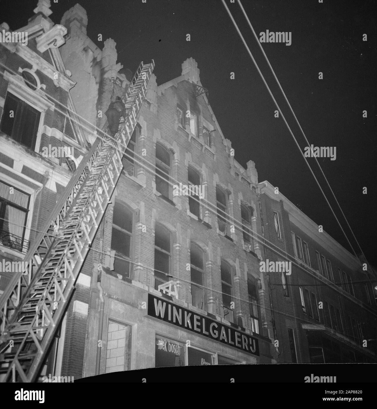 Brand aan Amstel number 50 above shopping gallery. Fire brigade during extinguishing Date: January 2, 1968 Keywords: FIRE, extinguishing, fires, galleries, shops Personal name: Amstel Stock Photo
