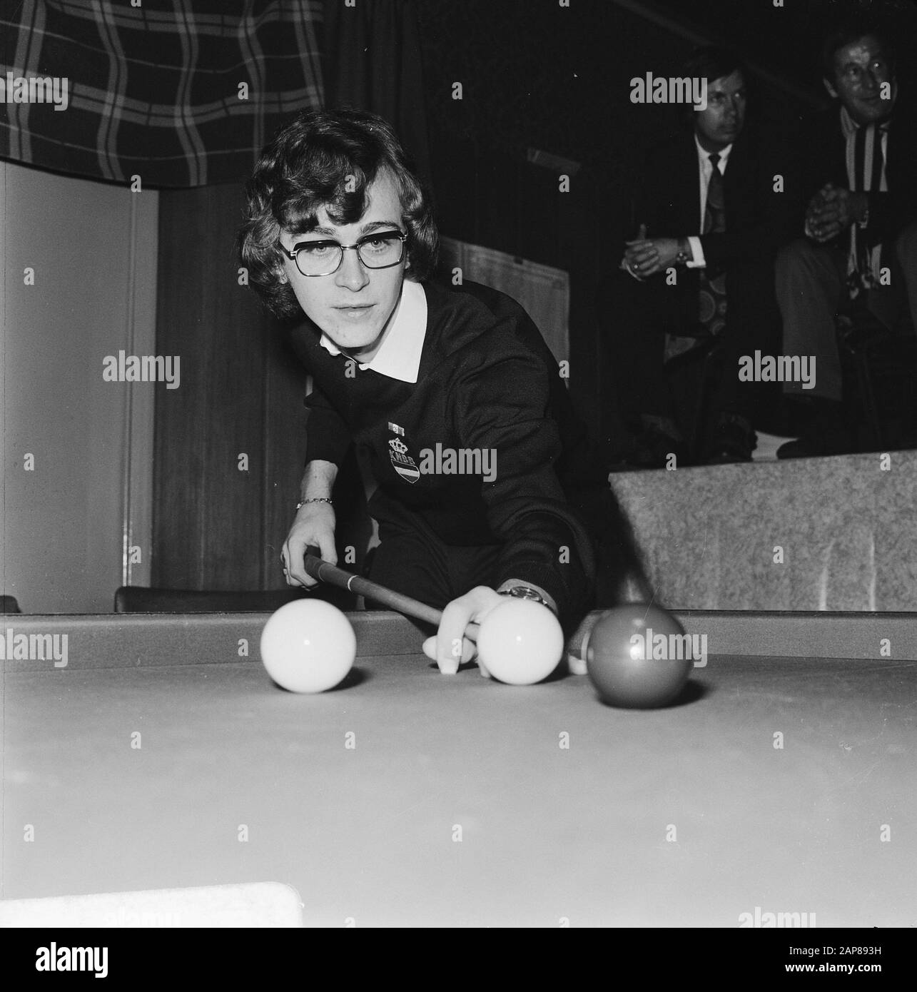 Dutch billiards championships anchor frame 47/2 in Uitgeest Description: Christ van der Smissen Date: January 3, 1974 Location: Noord-Holland, Uitgeest Keywords: billiards, billiard championships, billiard players Personal name: Smissen, Christ van der Stock Photo