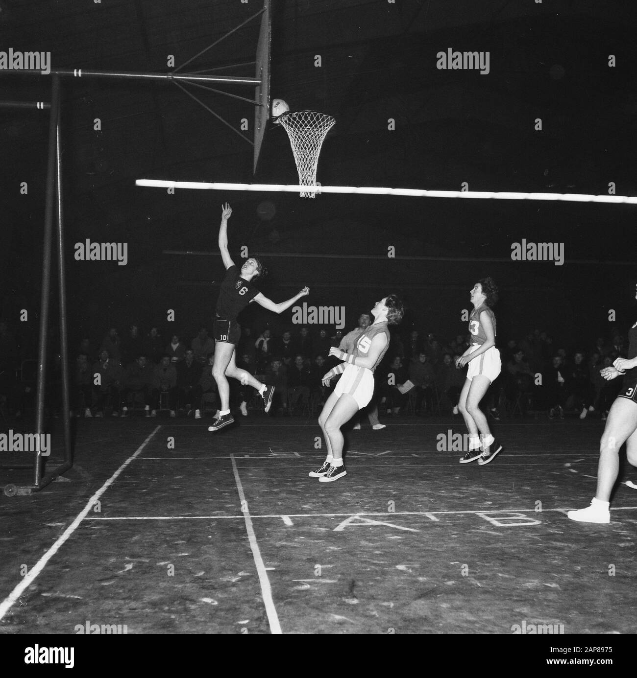 Basketball country match Netherlands against Belgium in The Hague. Game  Moments Date: February 18, 1956 Location: Belgium, The Hague Keywords:  Basketball Stock Photo - Alamy