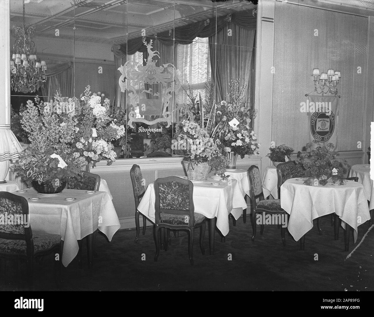 American Express reception flowers Date: March 18, 1950 Keywords: FLOWERS, receptions Stock Photo