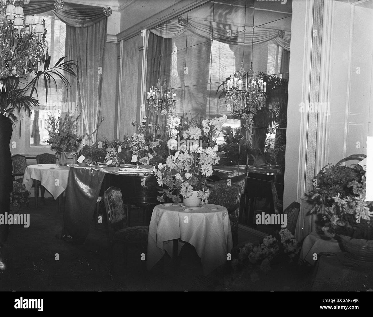 American Express reception flowers Date: March 18, 1950 Keywords: FLOWERS, receptions Stock Photo