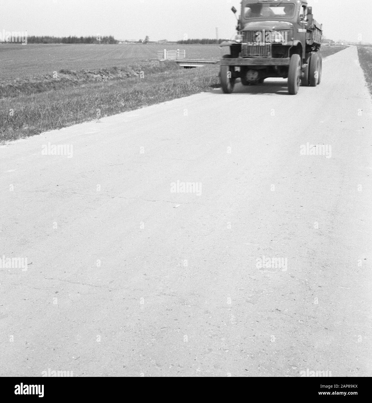 construction and improvement of roads, dikes and savings basins, parallel roads, trucks, national road 17 Date: May 1963 Keywords: construction and improvement of roads, dikes and savings basin, parallel roads, trucks Personal name: national road 17 Stock Photo