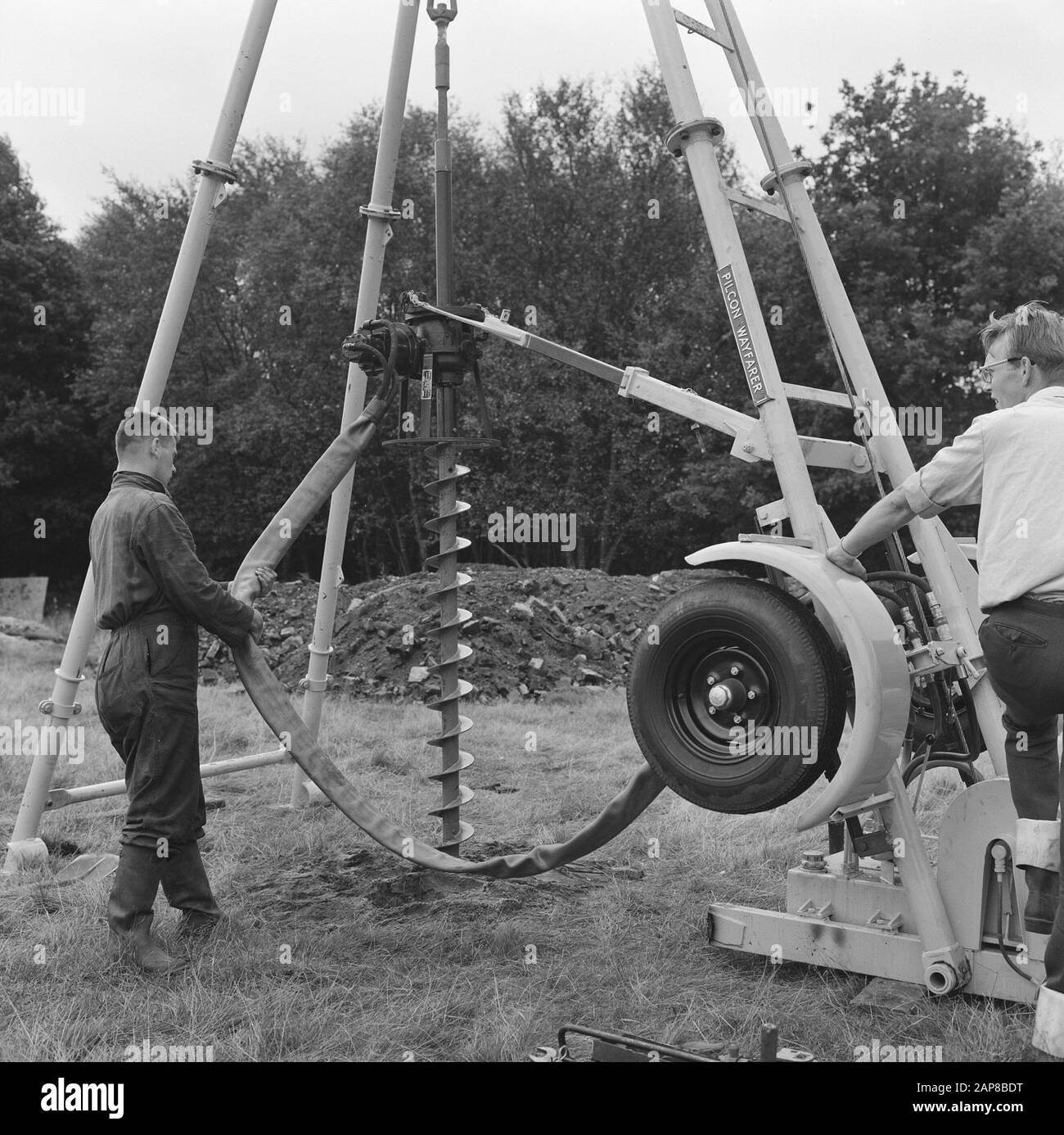 Drilling start Black and White Stock Photos & Images - Alamy