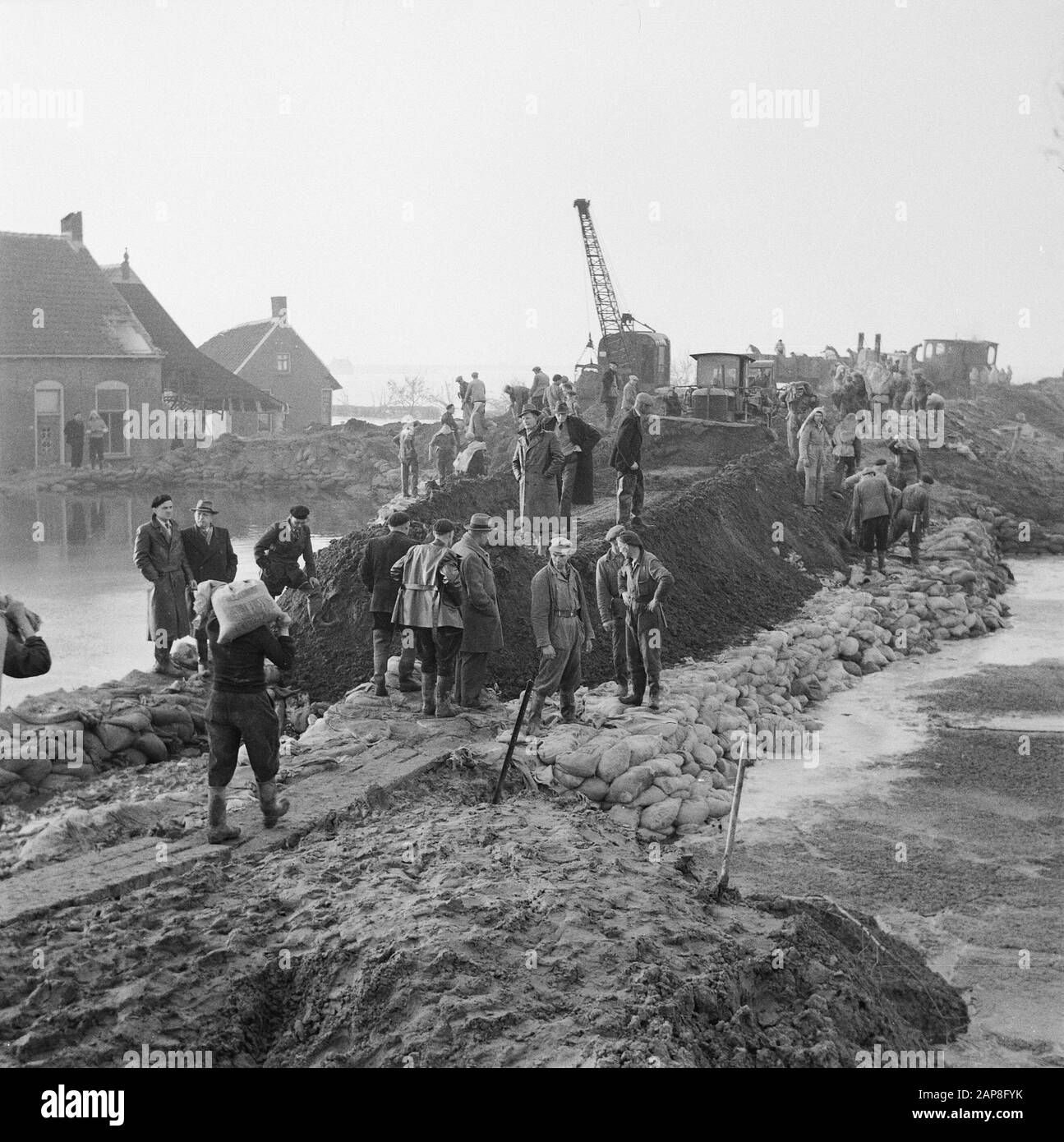 workers, draglines, channels, work Date undated Keywords workers