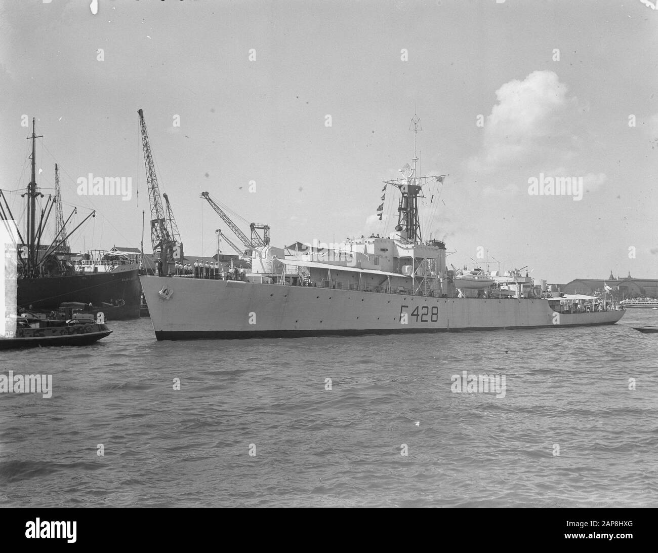 British frigate Loch alvie forwarding Date: 15 July 1950 Keywords: frigates Stock Photo