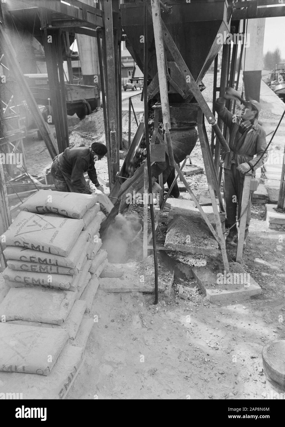 Mixing cement sand gravel Black and White Stock Photos & Images Alamy