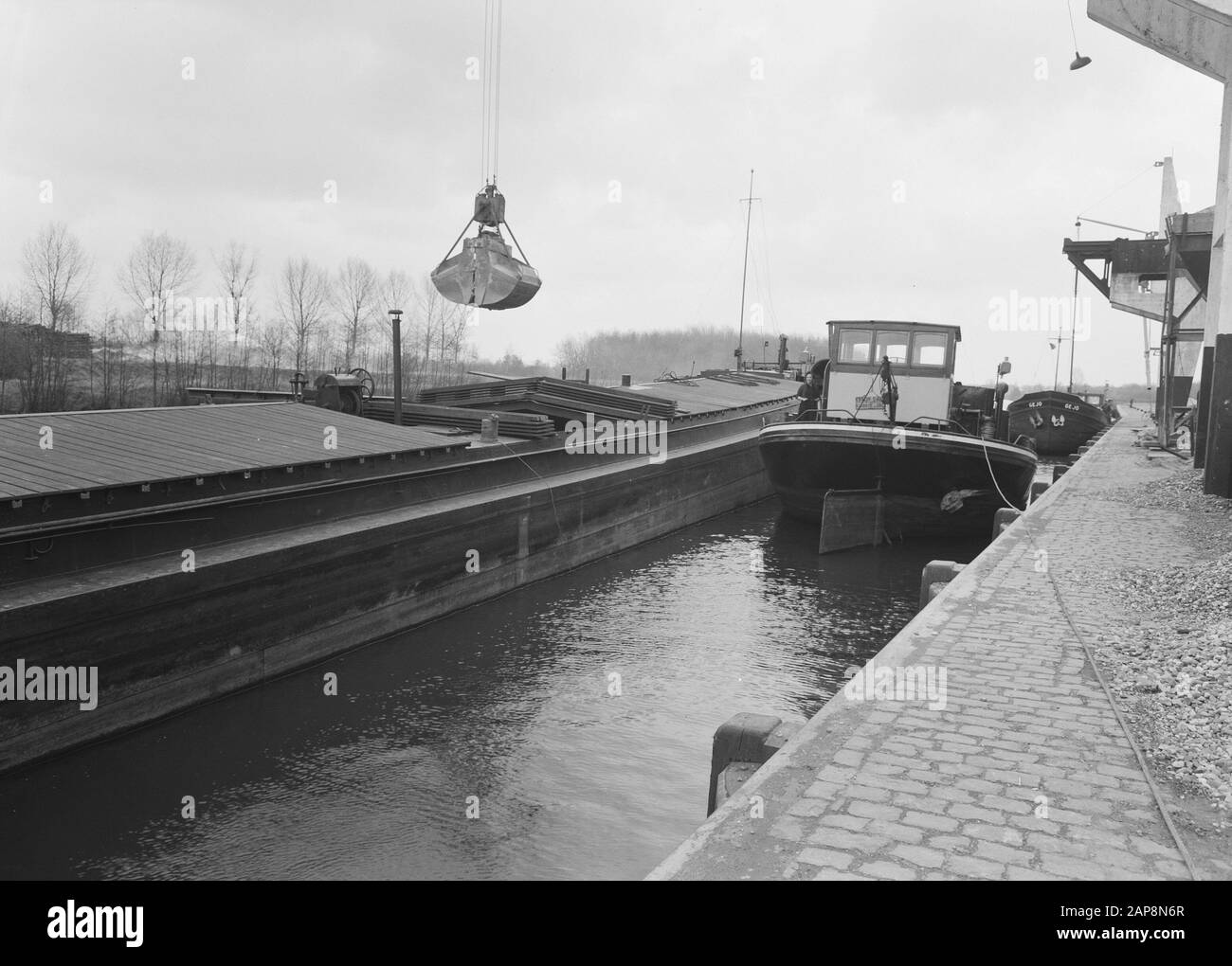 Unloading materials Black and White Stock Photos & Images - Alamy