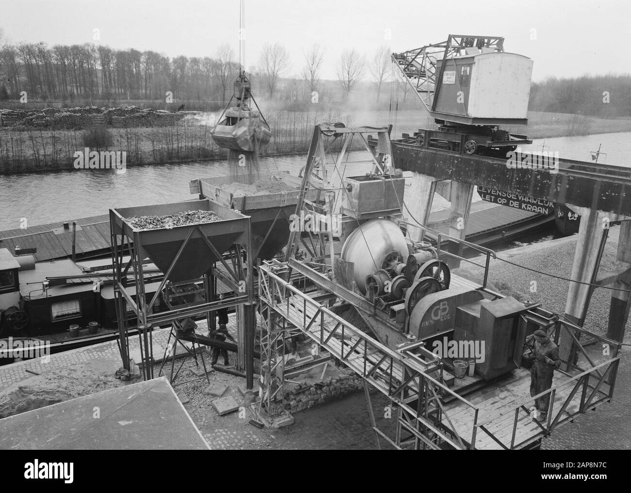 Concrete mixers hires stock photography and images Alamy