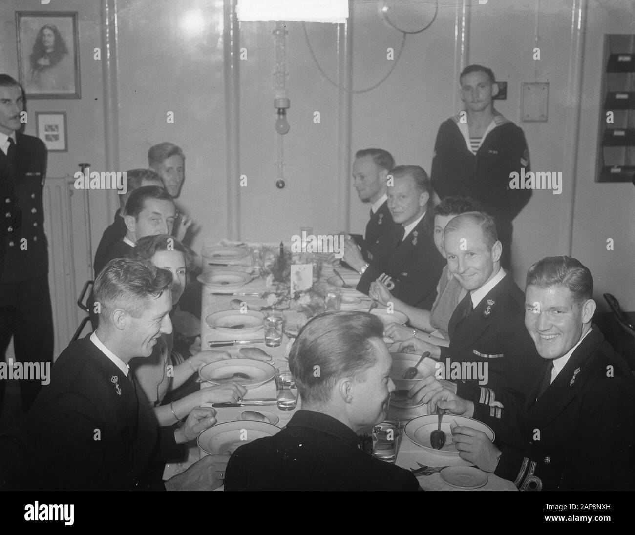 School dinners 1950s hi-res stock photography and images - Alamy