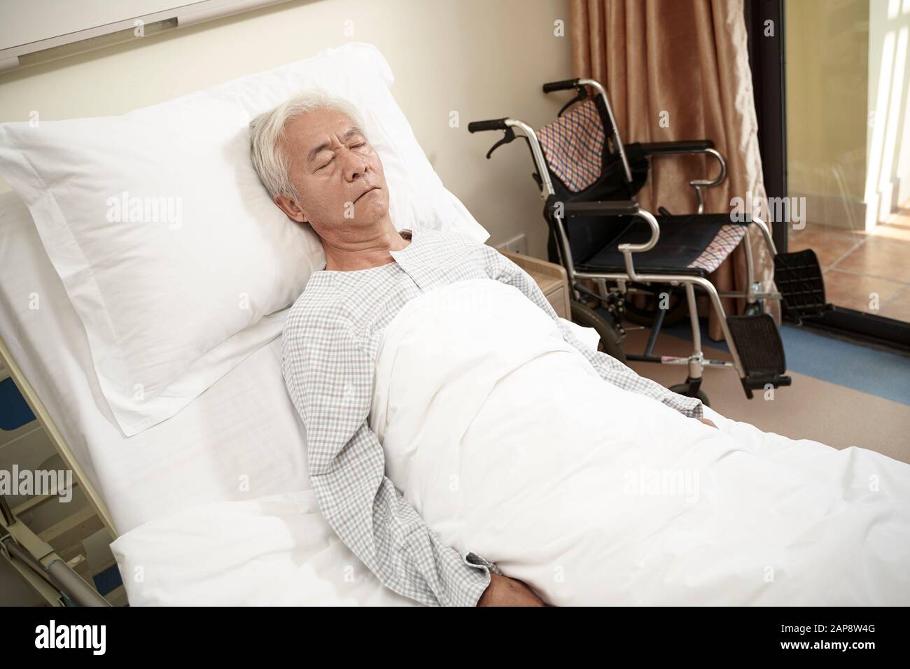 Old man asleep hi-res stock photography and images - Alamy
