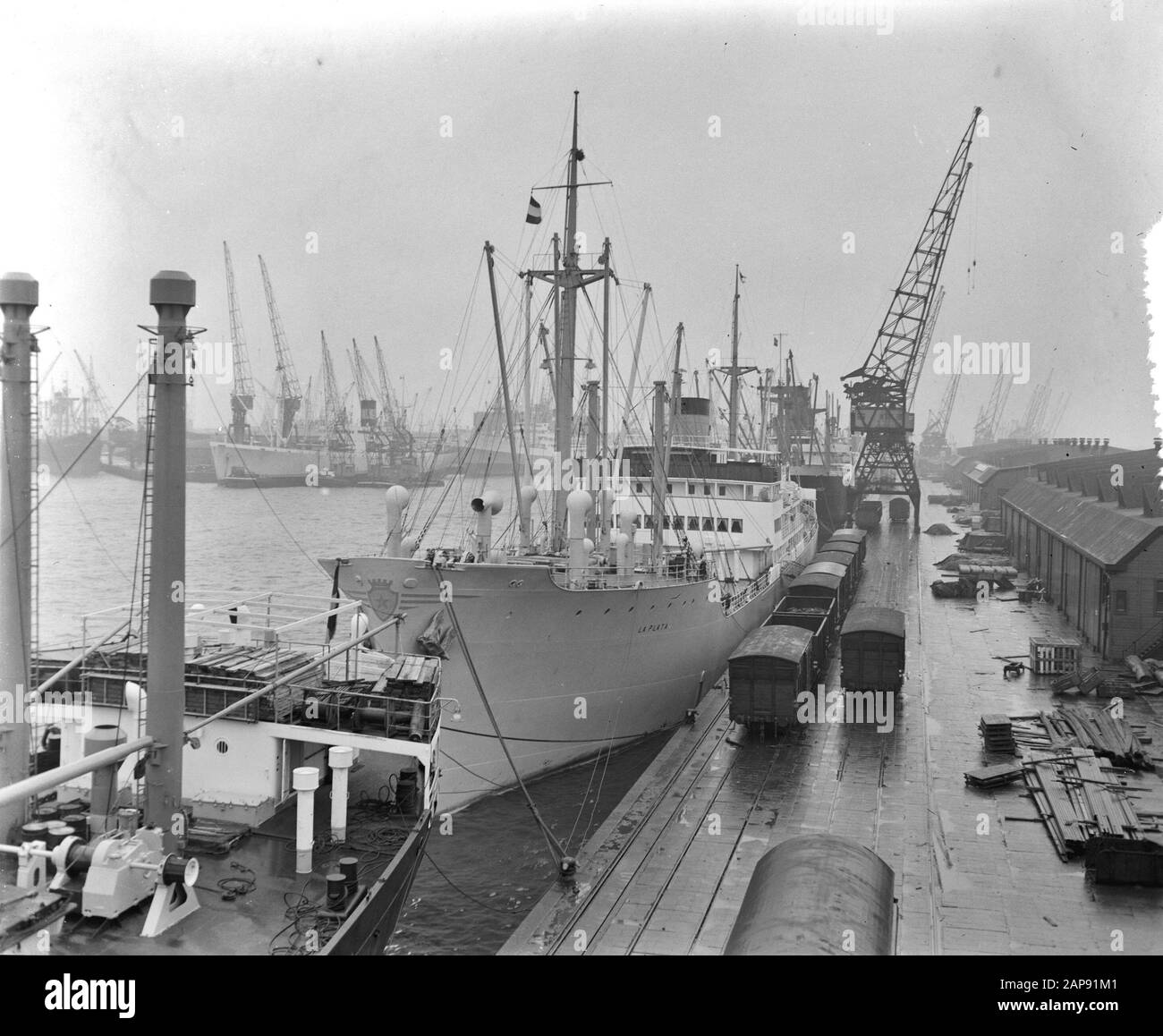 20,000th ship in port Rotterdam La Plata from Sweden Date: 24 December 1955 Location: Rotterdam, South-Holland Keywords: PORTS, ships Personal name: la plata Stock Photo