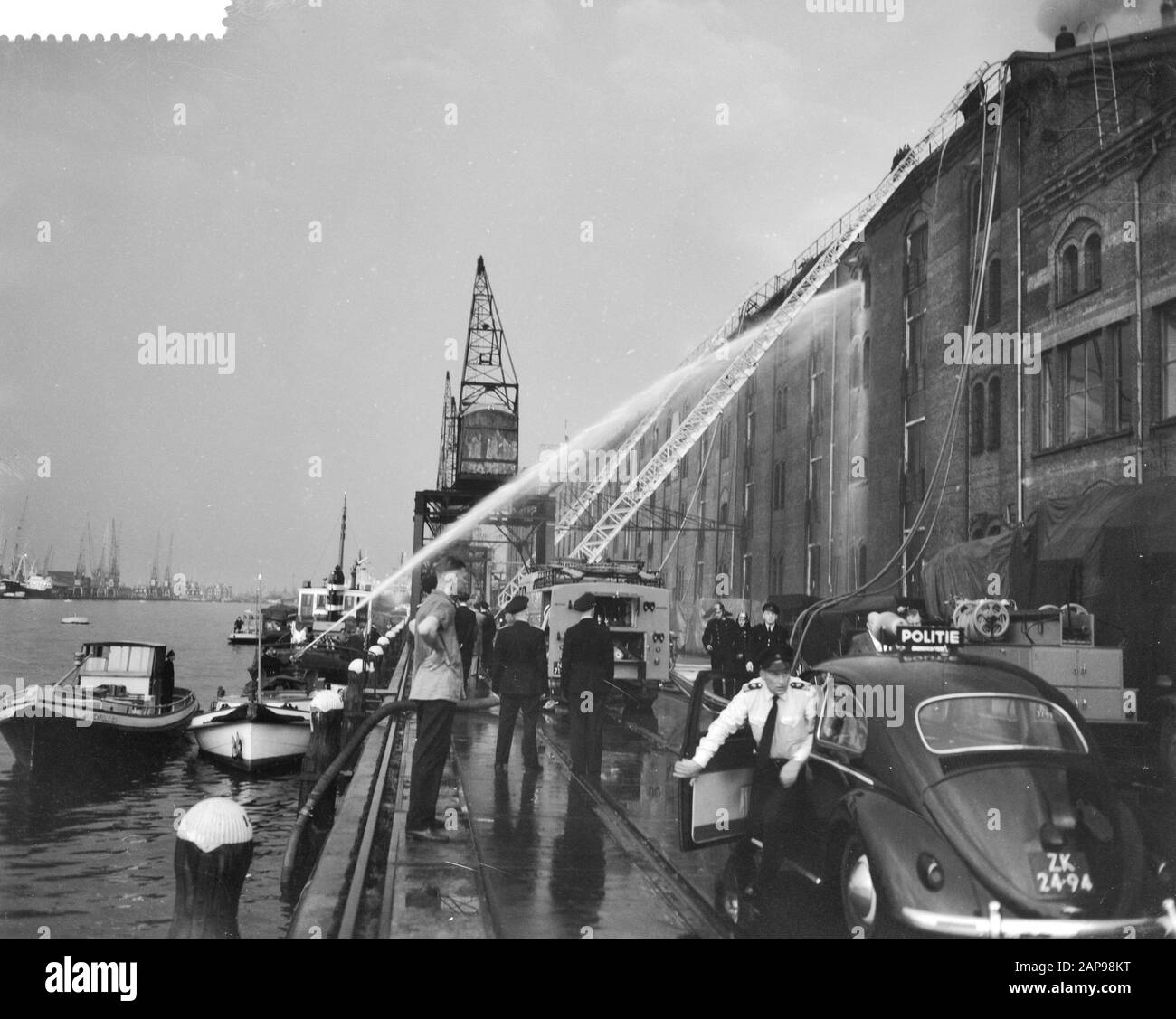 Lightning strike fire hi-res stock photography and images - Alamy