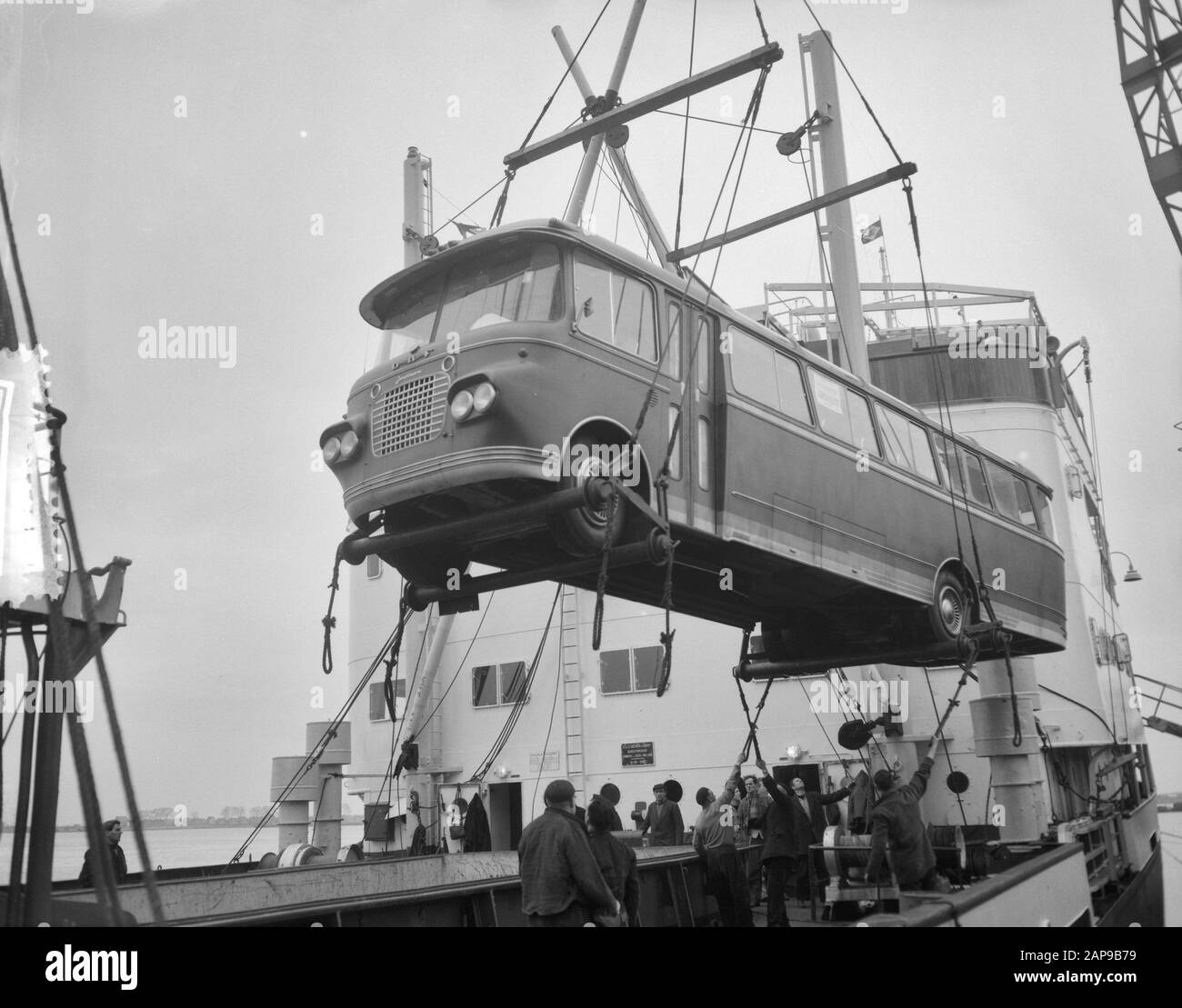 DAF-buses transhipped in Solan at Amsterdam Date: 24 January 1960 Location:  Amsterdam, Noord-Holland Personal name: DAF-buses Stock Photo - Alamy