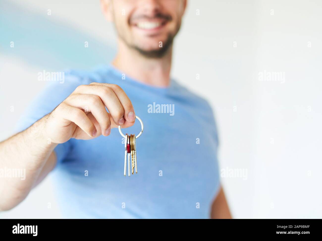 Man’s hand showing keys from new apartment Stock Photo Alamy