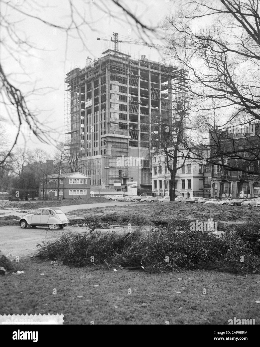 Construction new headquarters of Phs. van Ommeren at the Westerlaan Date: 31 January 1961 Keywords: construction, head offices Personal name: Phs. van Ommeren Stock Photo