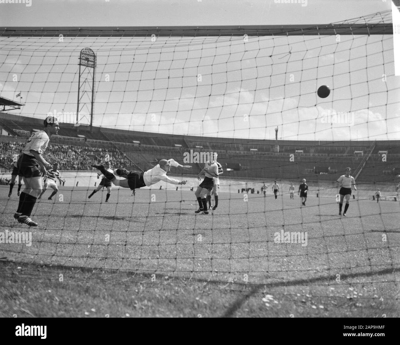 Elinkwijk against VVV 2-0, KNVB cup, Van der Bosch (left) is going to score  1-0, December 10, 1972, sports, soccer, The Netherlands, 20th century press  agency photo, news to remember, documentary, historic