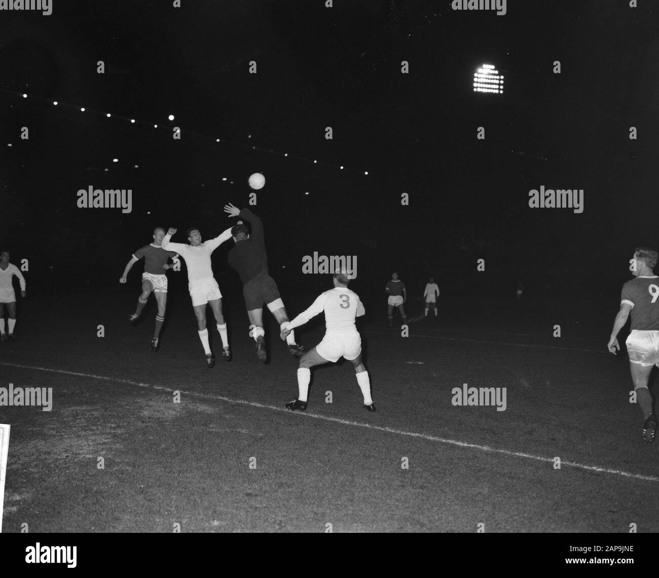 Final KNVB cup Ajax against NAC. Captain Henk Groot and the KNVB Cup Date:  June 14, 1961 Keywords: sport, football Institution name: AJAX, NAC Stock  Photo - Alamy