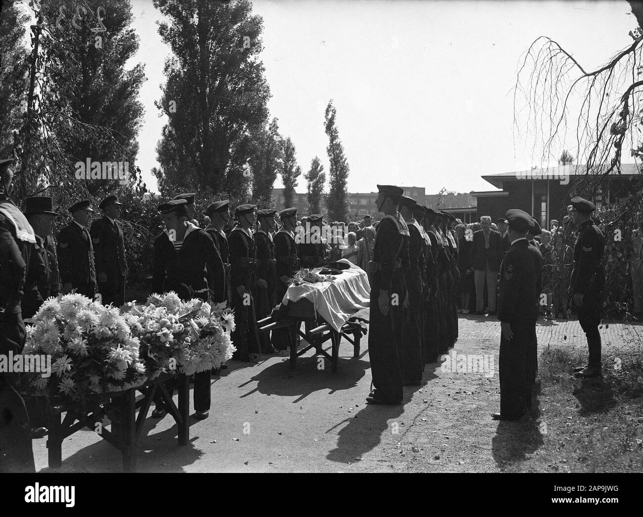 Funeral telegraphist der marine Date: August 31, 1947 Keywords: Funeral, MARINE Stock Photo