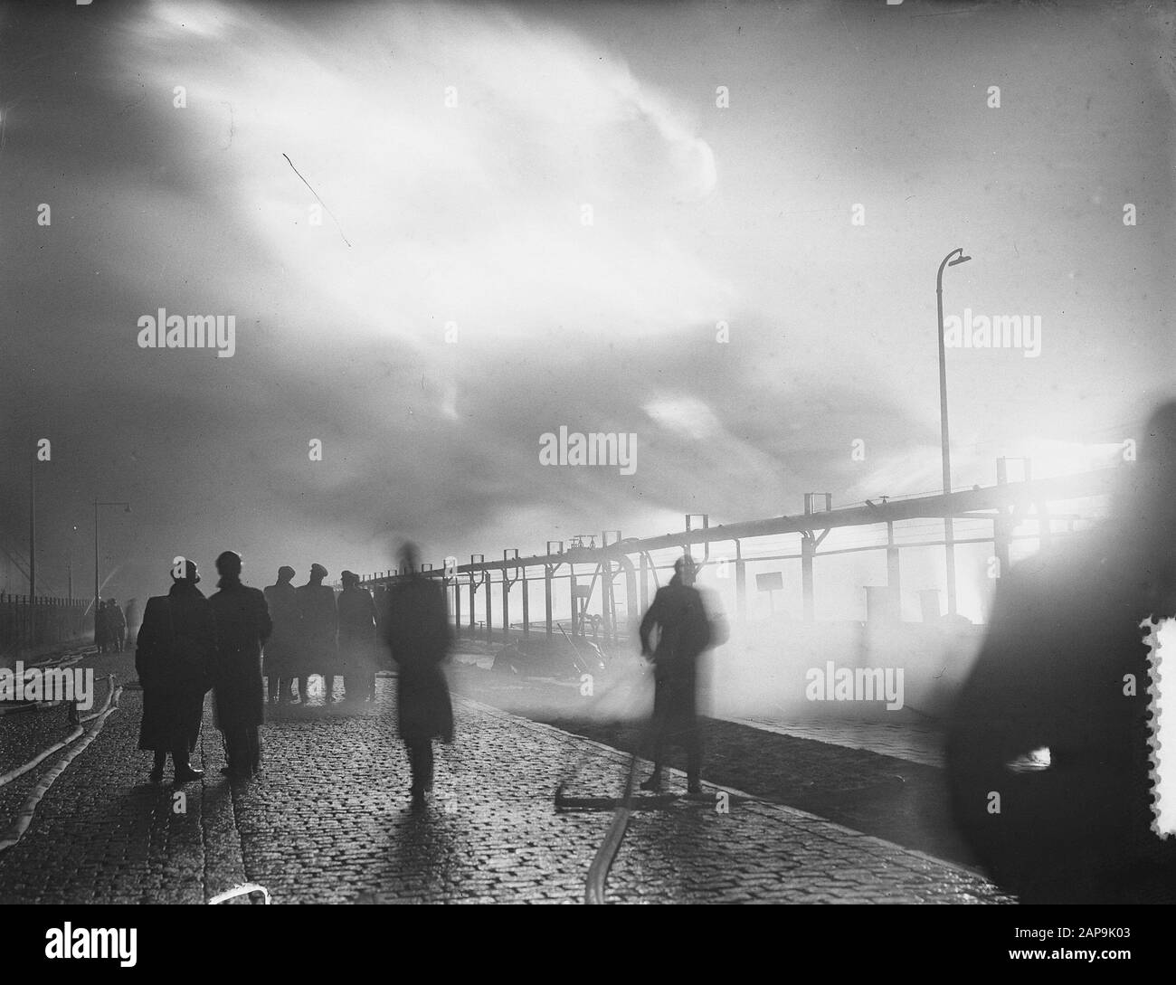 Fire in Pernis at BPM Date: March 3, 1954 Location: Pernis Keywords: BRAND Personal name: BPM Stock Photo