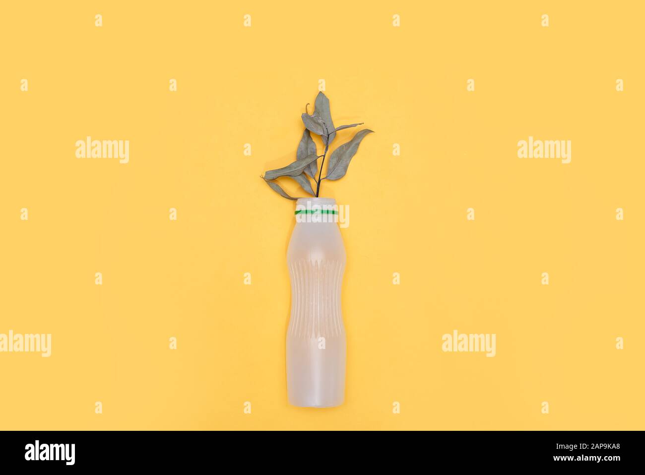 harmful plastic cutlery and eco friendly wooden cutlery. plastic free