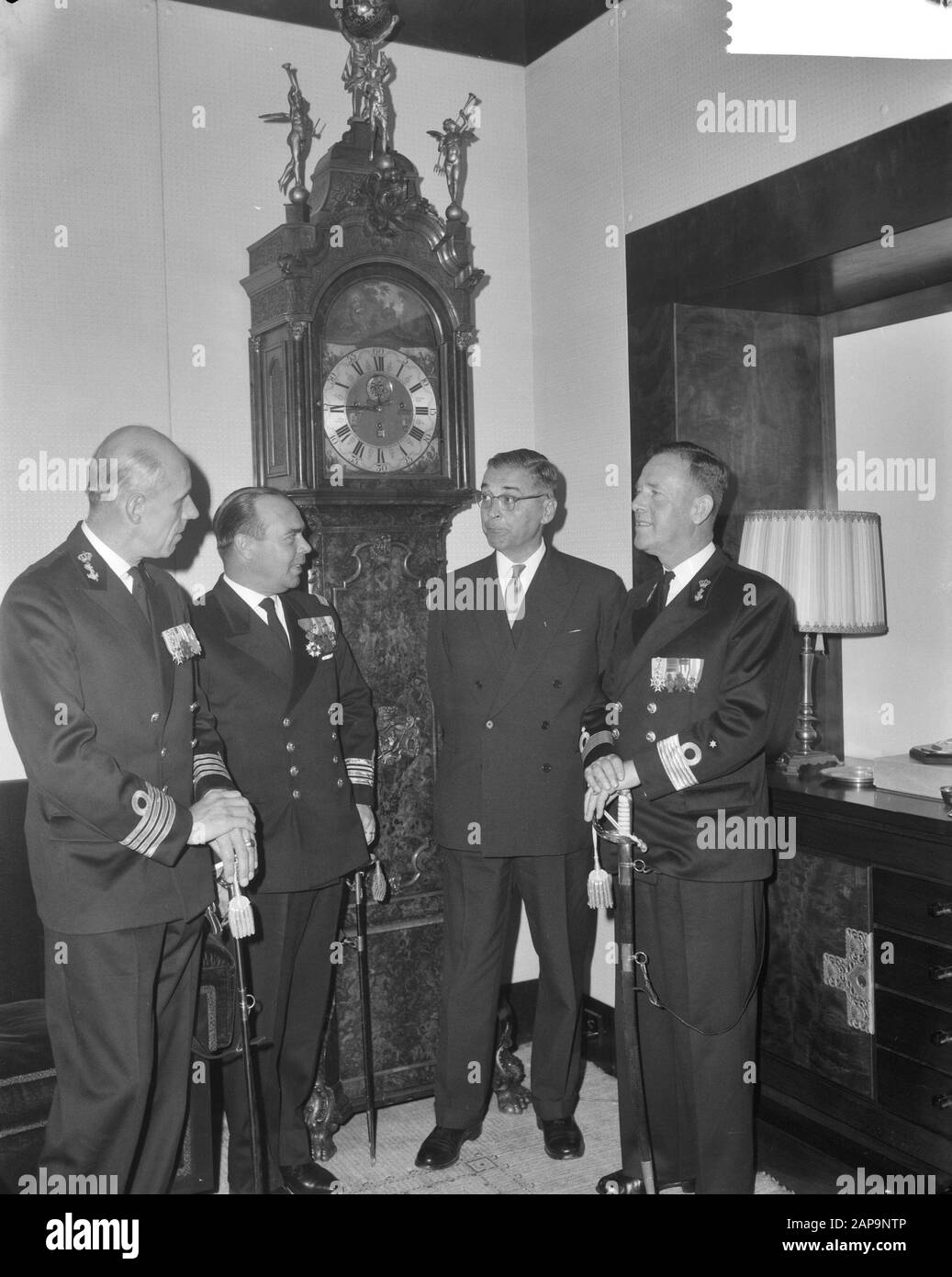 Mayor Van Hall receives commanders of both fleets frameworks at the