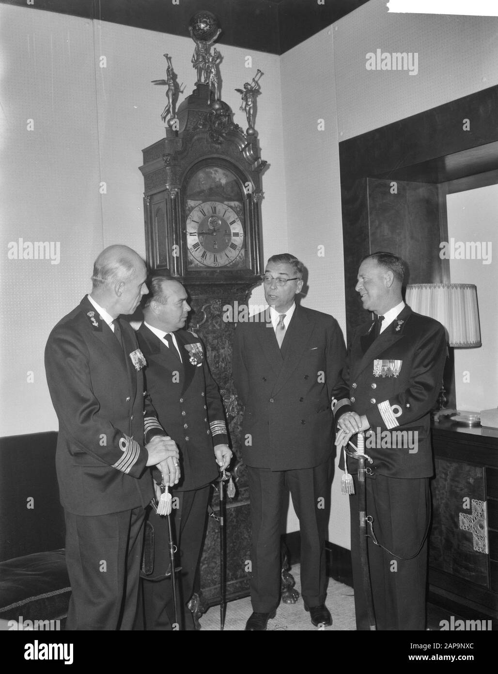 Mayor Van Hall receives commanders of both fleets frameworks at the