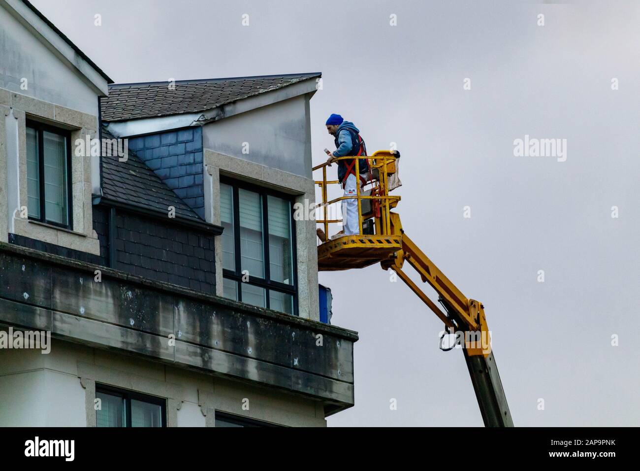 Articulated man lift hi-res stock photography and images - Alamy