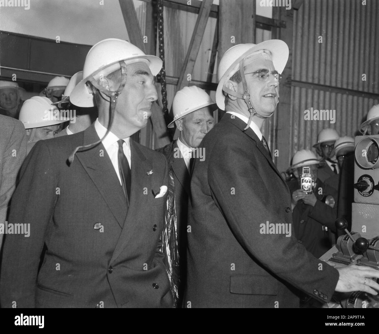 Natural gas field in Slochteren officially put into use mr. Fock and drs. de Pous during the commissioning of the tower Date: 25 July 1963 Location: Groningen, Slochteren Personal name: Drs. de Pous Stock Photo