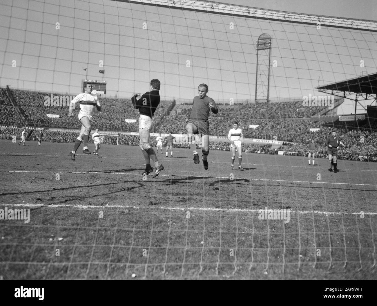 Ajax vs. DWS 1-1, Jongbloed, Writers, Olderland and Arrowman Date: March 8, 1964 Keywords: sport, football Stock Photo