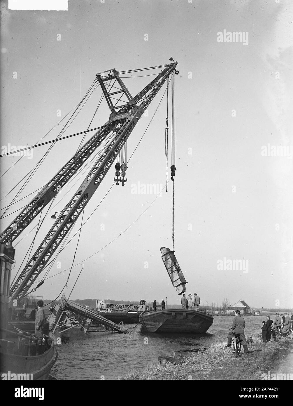 Bok with 10 tons capsized at Bennebroek Date: 2 March 1950 Location: Bennebroek Stock Photo