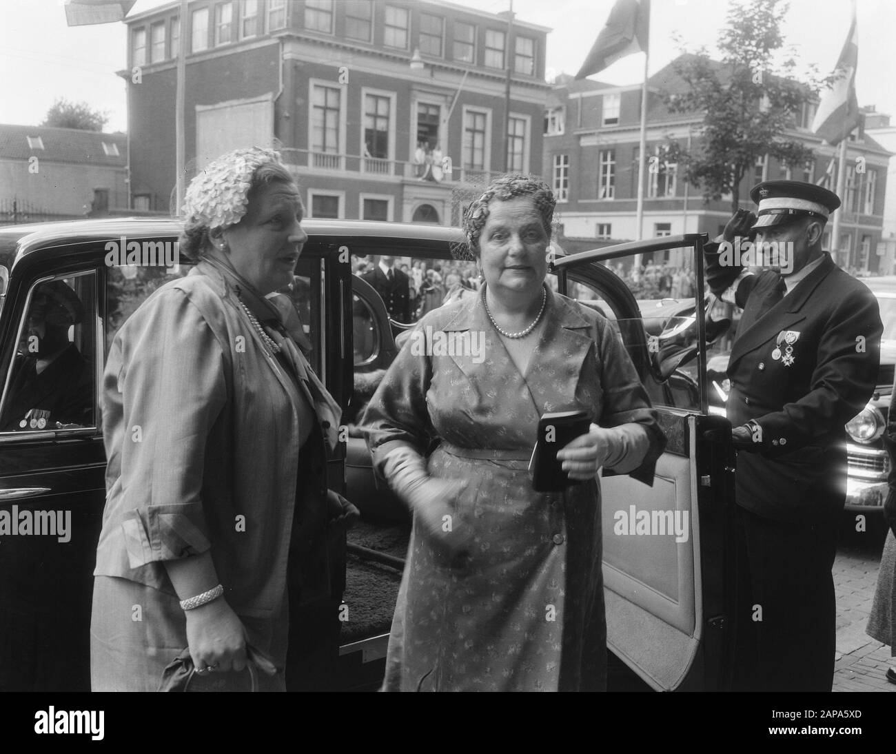 The French president René Coty and his wife visit the Netherlands Description: The second day; Queen Juliana and Mrs Coty-Corblet for the car Date: 22 July 1954 Location: The Hague, Zuid-Holland Keywords: visits, Queen Person Name: Coty-Corblet, Germaine, Juliana, Queen Stock Photo