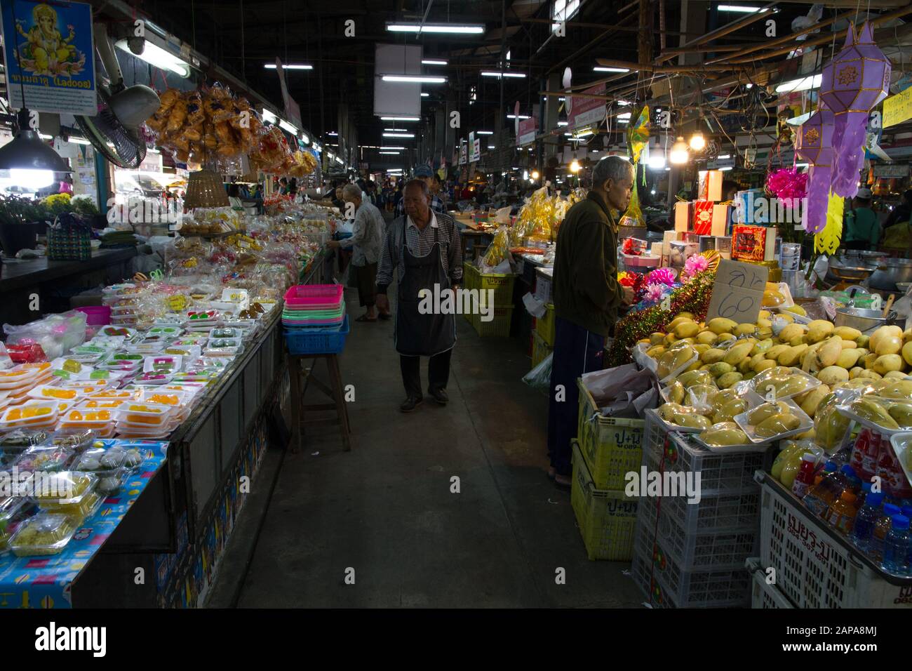 Chiang Mai Market Thailand people shopping Stock Photo - Alamy