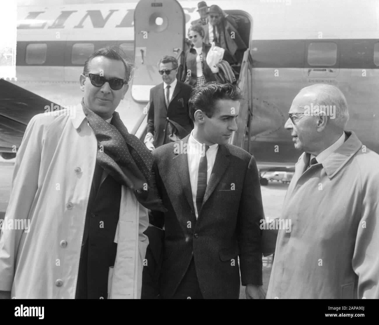Arrival Cleveland Symphony Orchestra, upon arrival midde George Szell, John Browing (left) and mrs. A. Berly Barksdale Date: 23 June 1965 Keywords: arrivals, orchestras Personal name: George Szell Stock Photo
