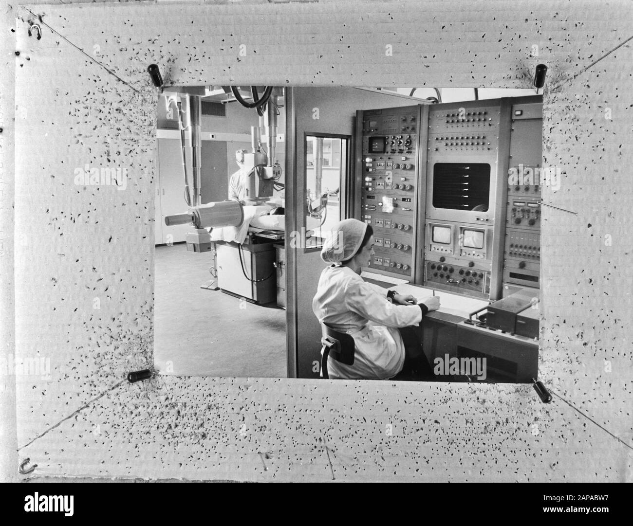 Cardiological clinic at Wilhelmina Gasthuis, interior Date: February 29, 1972 Location: Amsterdam, Noord-Holland Keywords: cardiology, medicine, clinics, hospitals Institution name: Wilhelmina Guest House Stock Photo