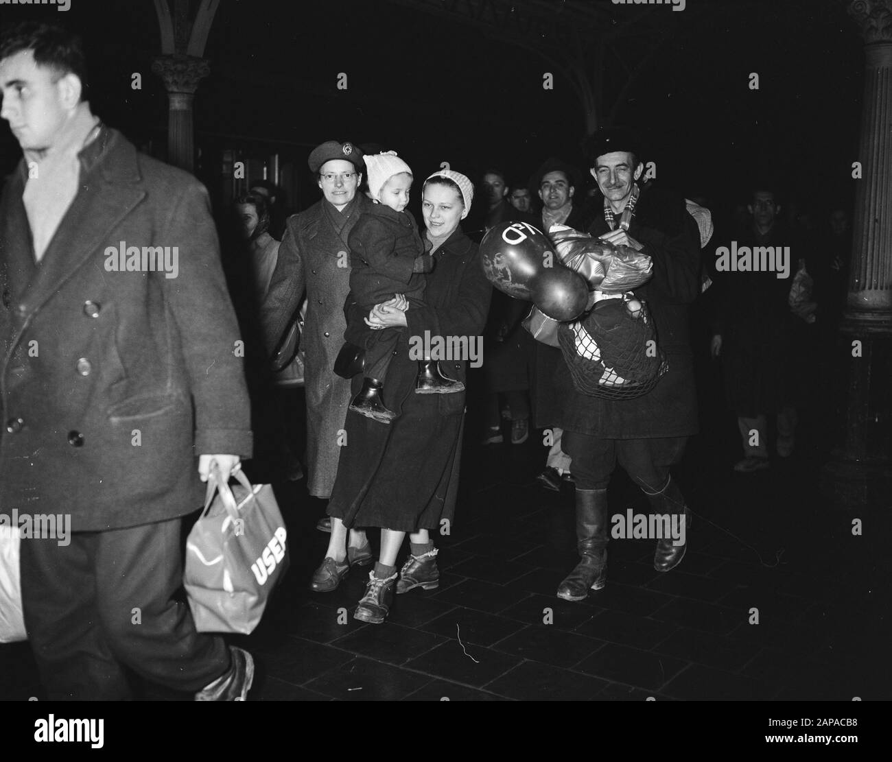 Arrival third group of Hungarian refugees/Affected Date: 25 November 1956 Keywords: ARRIVATE, REFIENCY Stock Photo