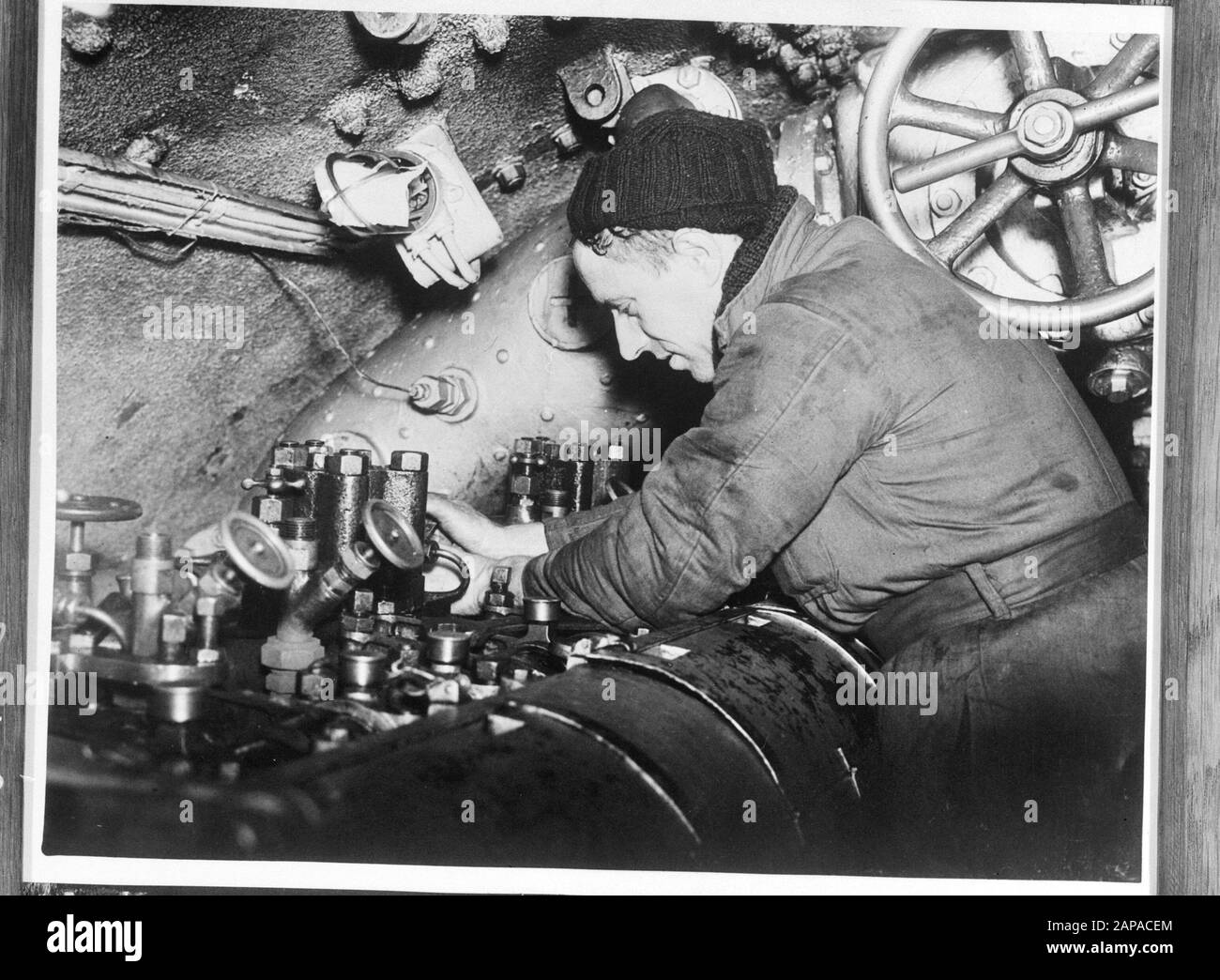 On board a Dutch submarine. Repairs are always needed, engineer to work