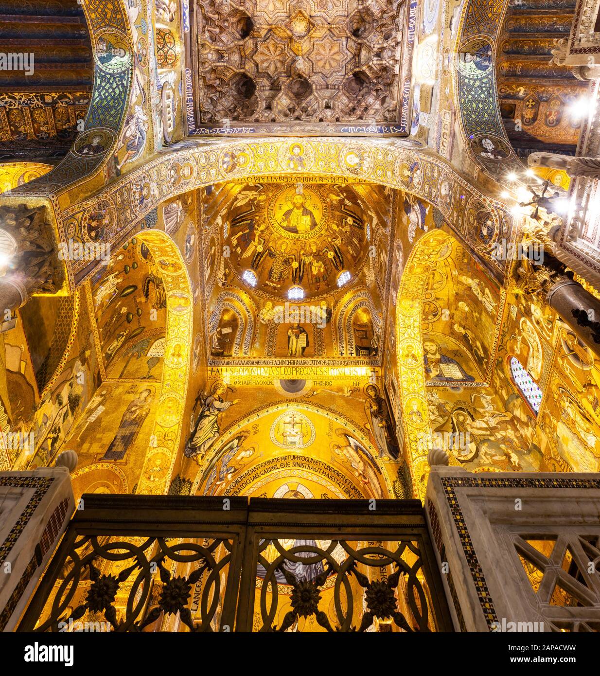 Shining ceiling of the Palatine Chapel. Royal chapel of the Norman palace in Palermo, mixture of Byzantine, Norman and Fatimid architectural styles. Stock Photo