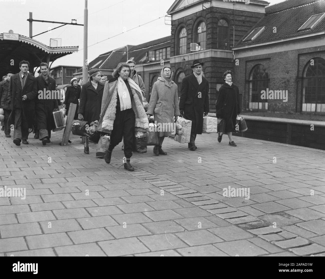 Arrival last transport Hungarian refugees Date: December 17, 1956 Keywords: ARRIVE, REPENTED, stations Stock Photo