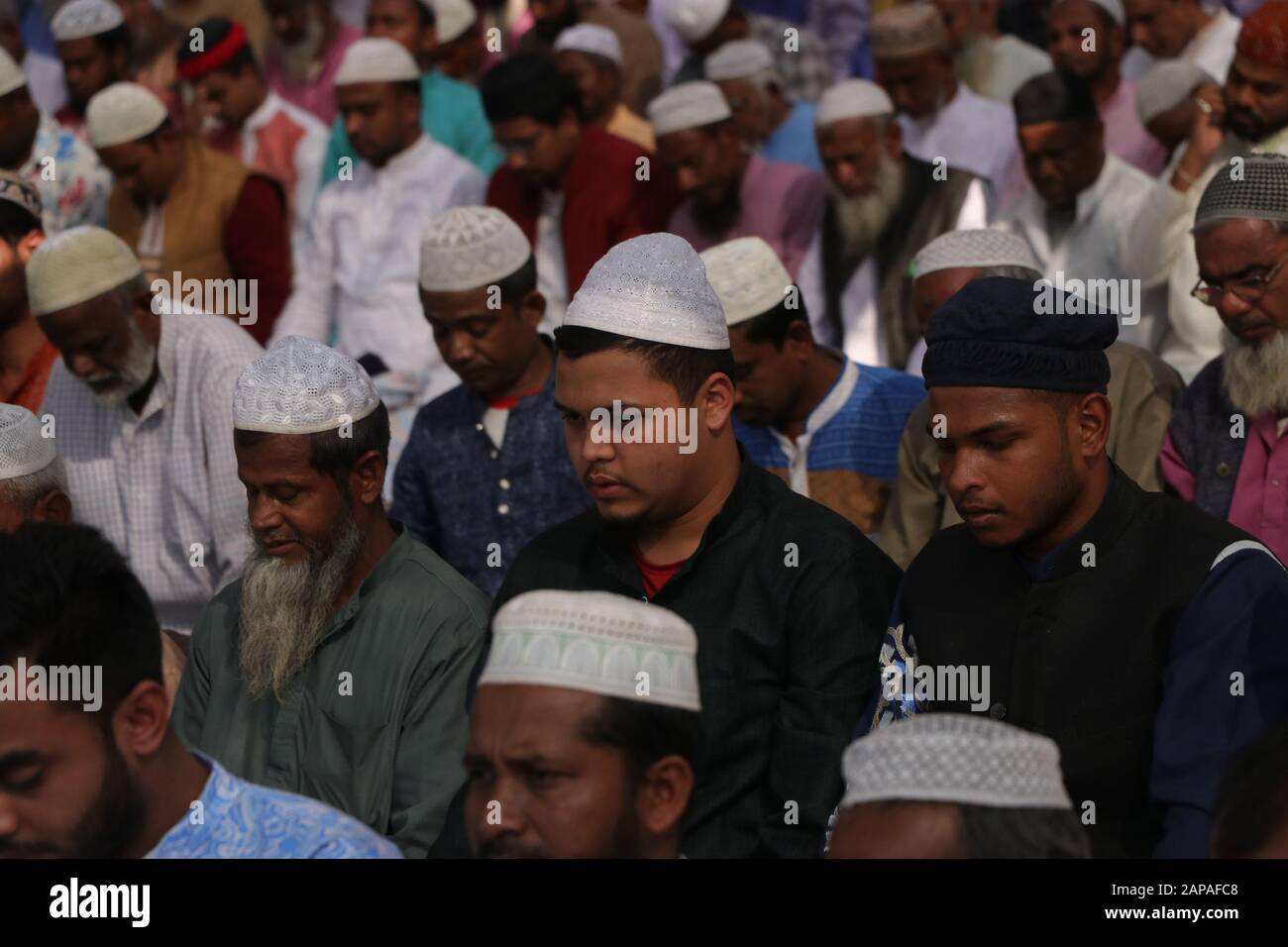Jan. 12, 2020 - Gazipur, Bangladesh - Muslim devotees gathered in Bishwa Istema at Tongi, Gazipur for the last day of second phase of the event which Stock Photo