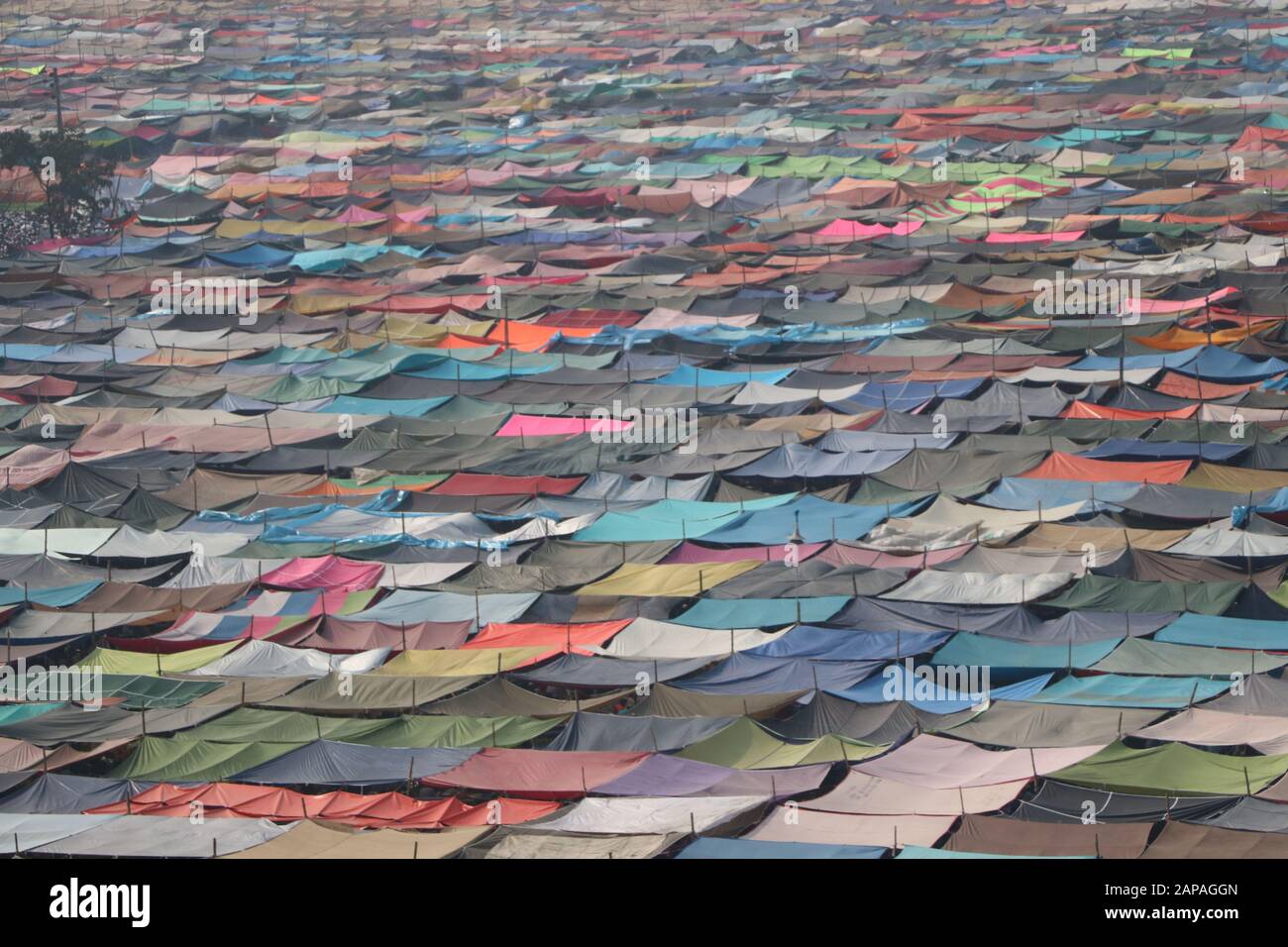 Bishwa Istema 10jan,2020Muslim devotees gathered in Bishwa Istema at Tongi, Gazipur for the last day of second phase of the event which is the second largest muslim congregation after Hajj. Nazmul islam. / 17�Թ����� Stock live news Stock Photo