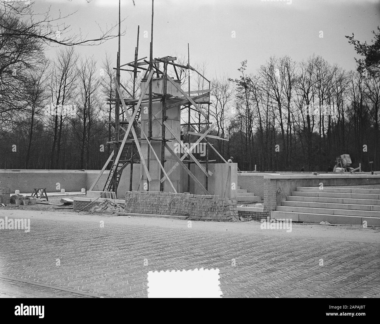 Battlefield construction Black and White Stock Photos & Images - Alamy