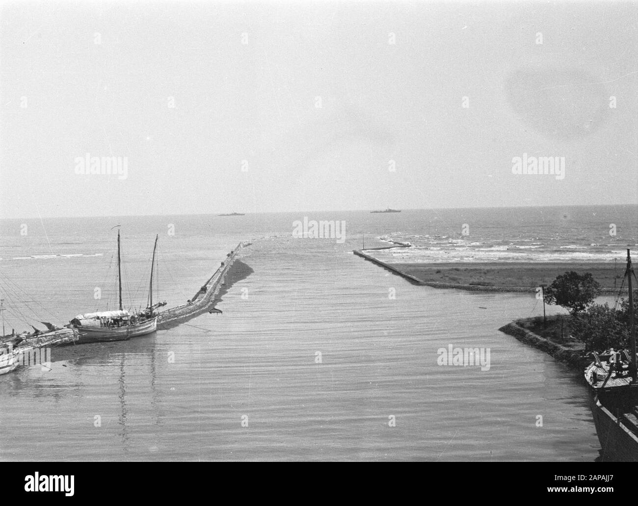 Action Cheribon (III) Description: Cheribon 28-7-47. the port complex of Tegal Date: 28 July 1947 Location: Indonesia, Java, Dutch East Indies Stock Photo